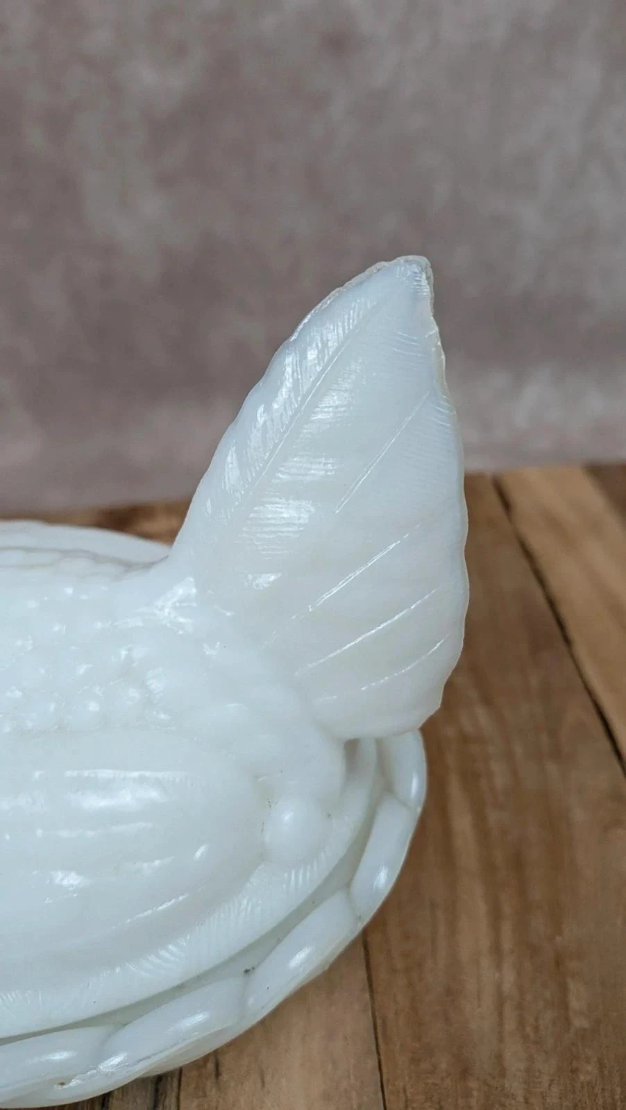 Pollo en canasta de vidrio blanco opalina - marcada Sv – photo 4